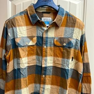 Columbia men’s flannel shirt. Washed once but never worn. Size L